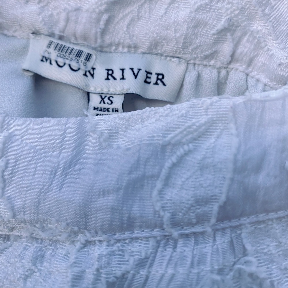 Moon River Cream Floral Blouse. XS - Picture 6 of 9